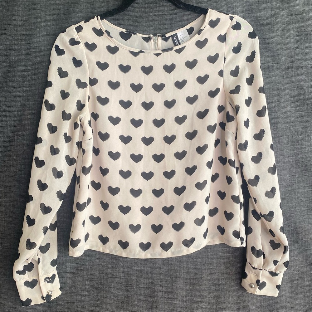 Cute Hearts blouse, black and beige w zipper back & long sleeve, US size 4 shirt